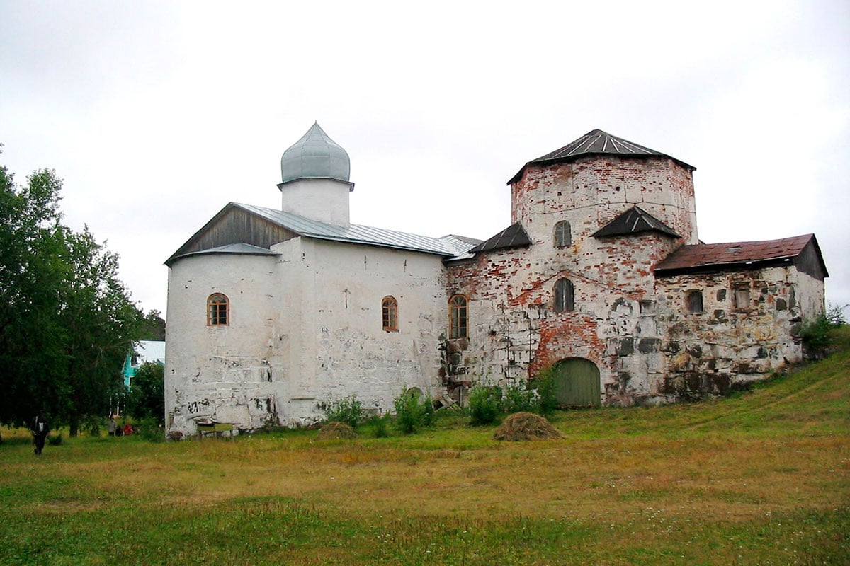 Онежский крестный монастырь