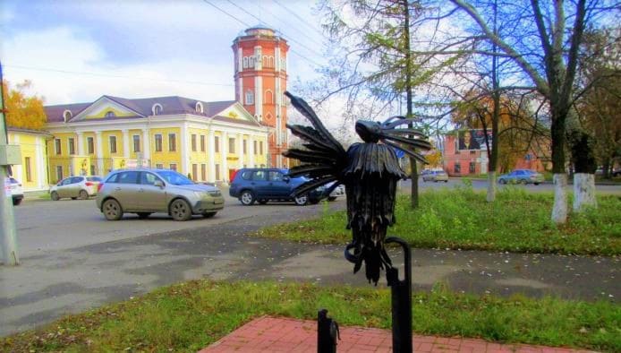 Памятники Вологды: птица-говорун